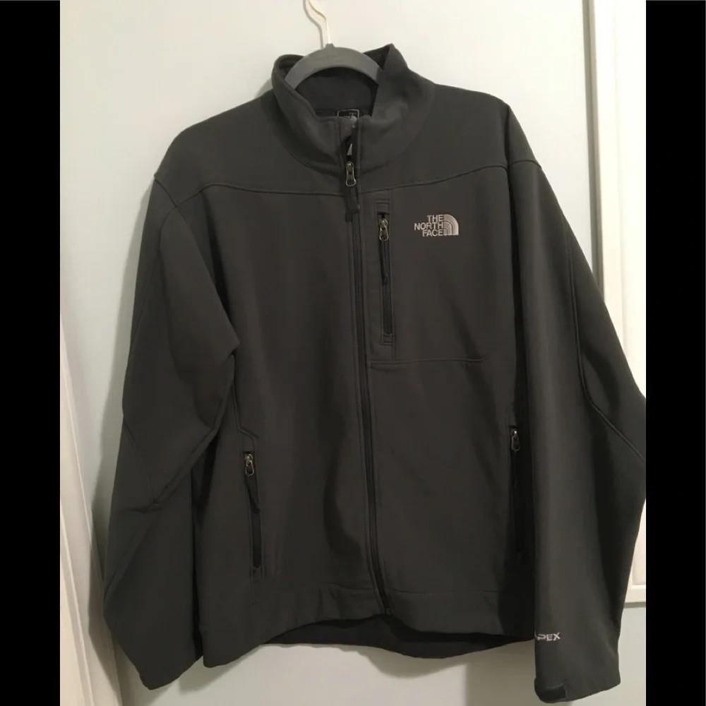 25. North Face Men’s Apex Bionic Doft Shell Jacket L